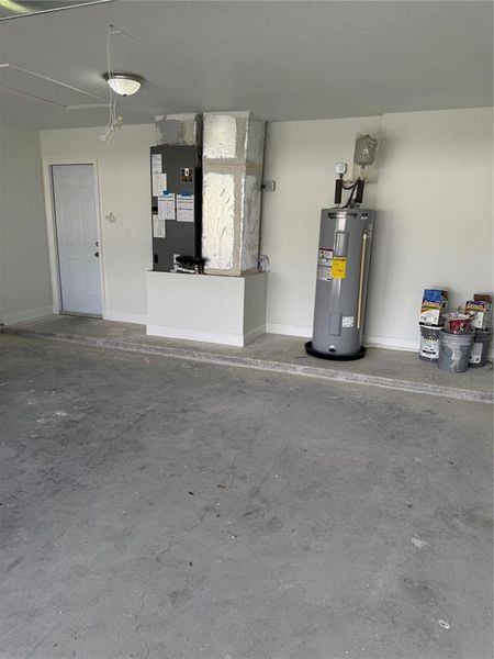 Spacious, unfurnished interior of a new home in , Deltona (Image 14).