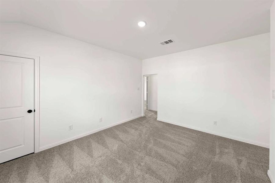 Spacious, unfurnished interior of a new home in Creekview Fossil Ridge, Pilot Point (Image 21).