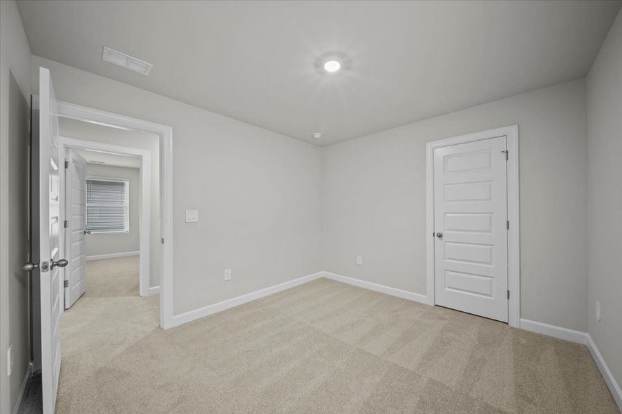 Spacious, unfurnished interior of a new home in Village at White Pine, Pendleton (Image 17).