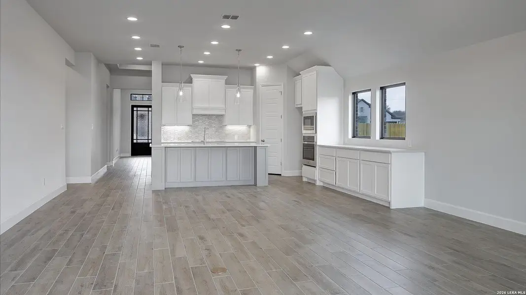 Spacious, unfurnished interior of a new home in Alsatian Oaks, Castroville (Image 17).