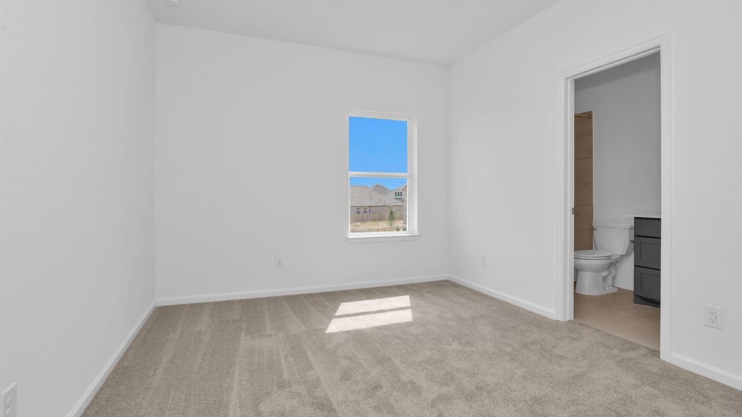 Spacious, unfurnished interior of a new home in Brookewater, Rosenberg (Image 13).