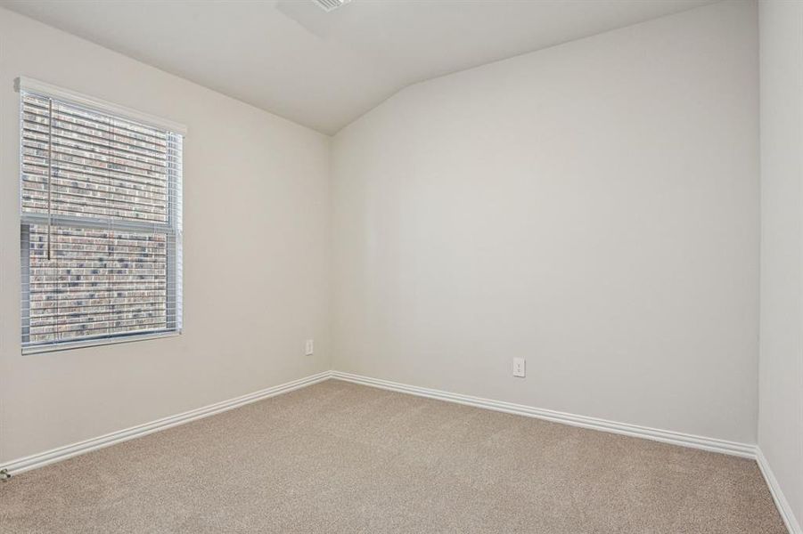 Spacious, unfurnished interior of a new home in Stonehaven, Seagoville (Image 29).