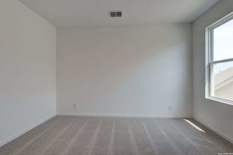 Spacious, unfurnished interior of a new home in Hennersby Hollow, San Antonio (Image 19).