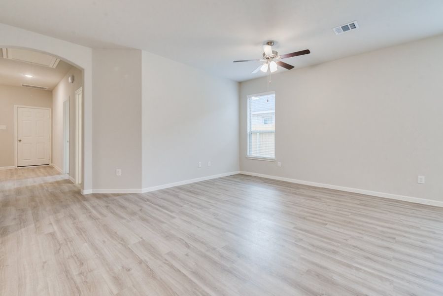 Representative unfurnished interior of a home built from the Floor Plan 1784 by Colina Homes in River Ranch, Dayton (Image 32).