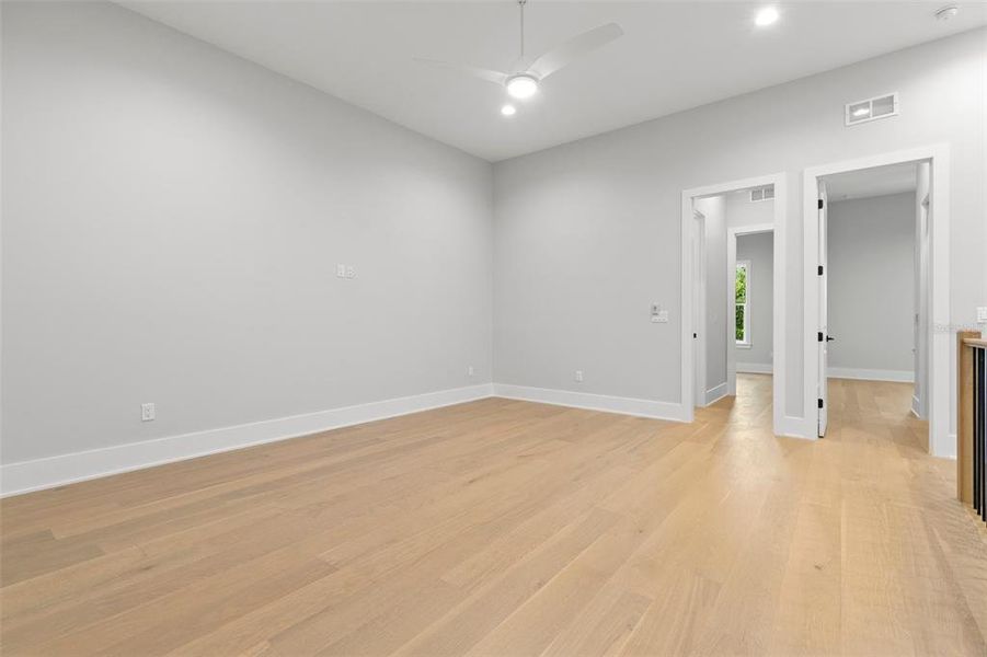 Spacious, unfurnished interior of a new home in , Tampa (Image 24).
