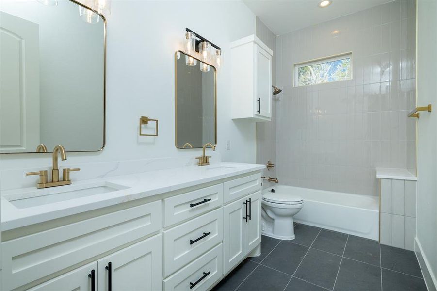 Furnished interior view inside a new home in , Cleburne (Image 8).