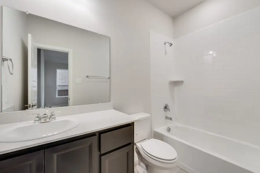Furnished interior view inside a new home in Nelson Lake, Rockwall (Image 5).