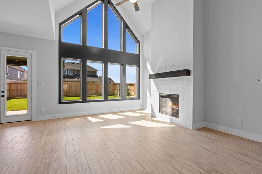 Spacious, unfurnished interior of a new home in Cross Creek West 50', Fulshear (Image 13).