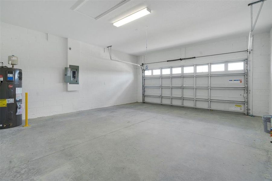 Spacious, unfurnished interior of a new home in Reserve at Hammock Oaks, Lady Lake (Image 15).