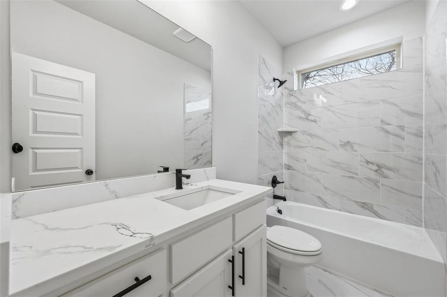 Furnished interior view inside a new home in , Corsicana (Image 5).