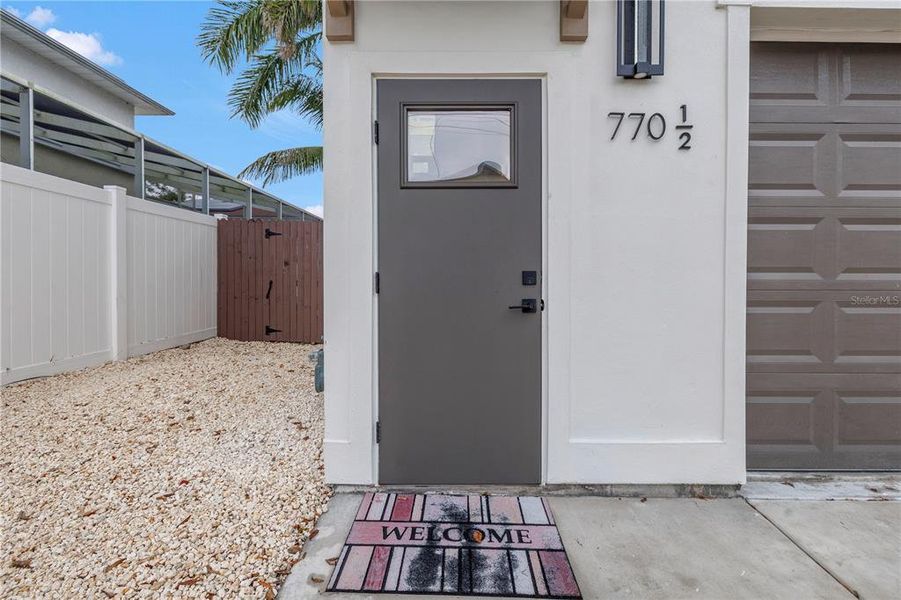 Exterior details and patio area of a home in , St. Petersburg (Image 34).