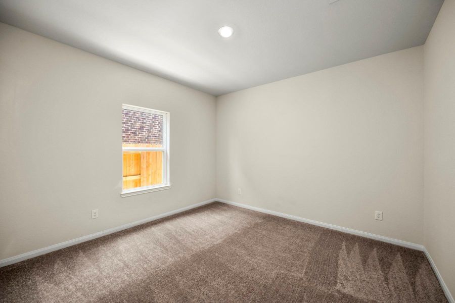 Spacious, unfurnished interior of a new home in Lago Mar, Texas City (Image 7).