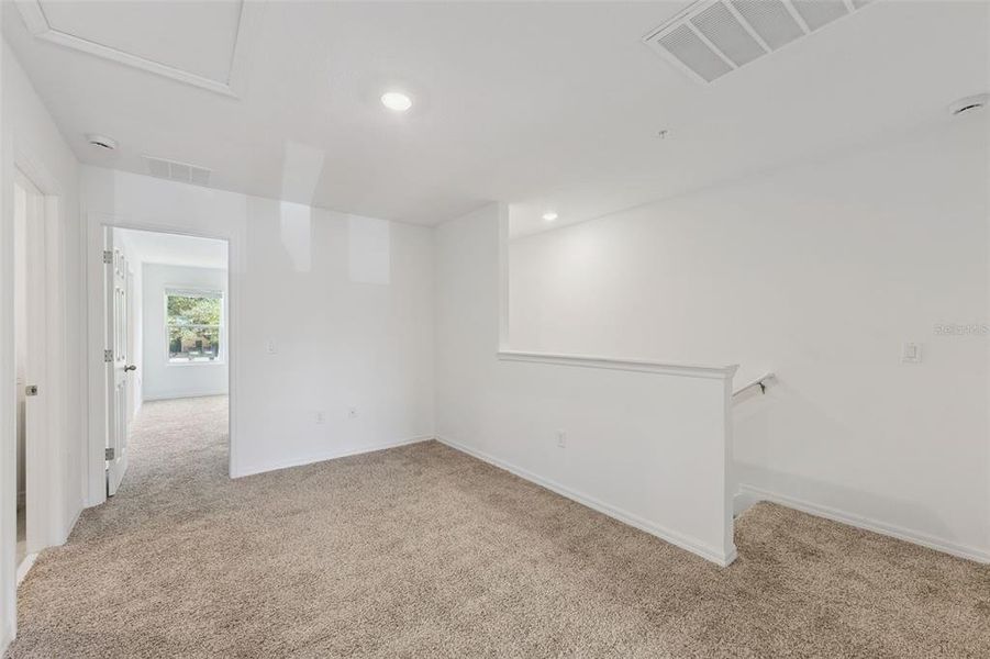 Spacious, unfurnished interior of a new home in , Orlando (Image 27).