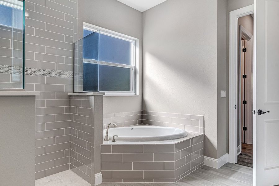 Sawgrass Owner's Bath