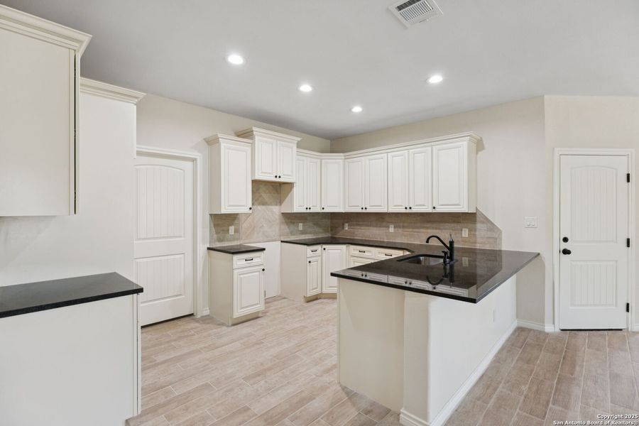 Furnished interior view inside a new home in , Seguin (Image 18).
