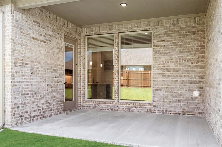 Exterior details and patio area of a home in Eagle Glen 60, Alvarado (Image 22).