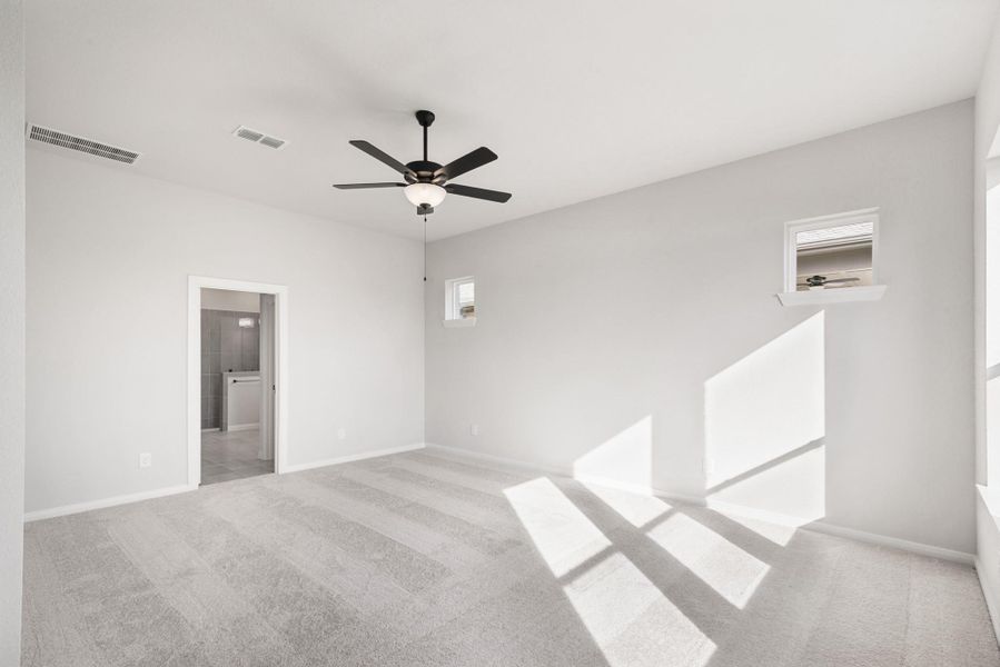 Spacious, unfurnished interior of a new home in Oakwood Estates, Waller (Image 24).
