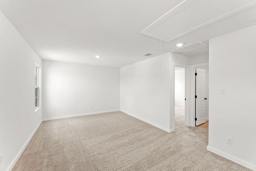 Spacious, unfurnished interior of a new home in Veranda Designer, San Antonio (Image 30).