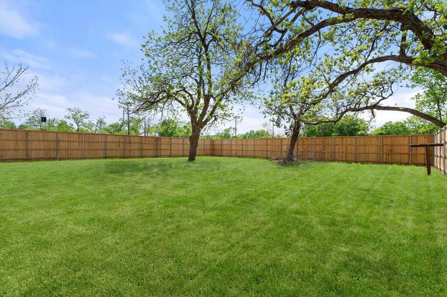 Exterior details and patio area of a home in , Kerens (Image 23).