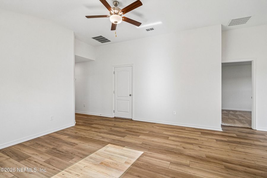 Spacious, unfurnished interior of a new home in , Jacksonville (Image 21).