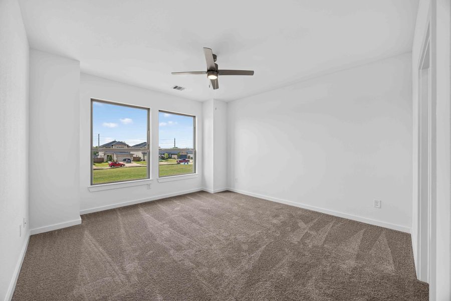 Spacious, unfurnished interior of a new home in La Segarra 40', Brookshire (Image 26).