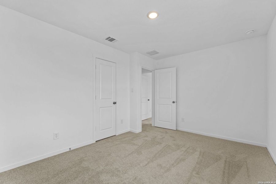Spacious, unfurnished interior of a new home in Spring Grove, St. Hedwig (Image 20).