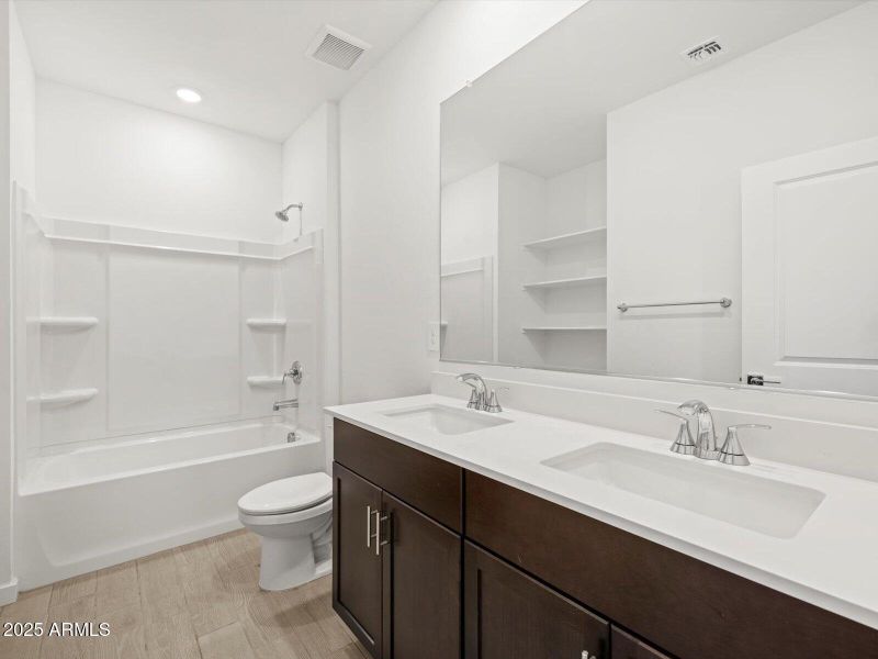 Bath 2 Double Sinks!