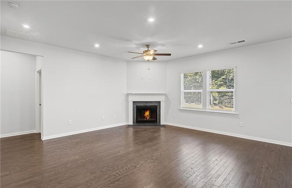 Spacious, unfurnished interior of a new home in Watermist at Mirror Lake, Villa Rica (Image 21).