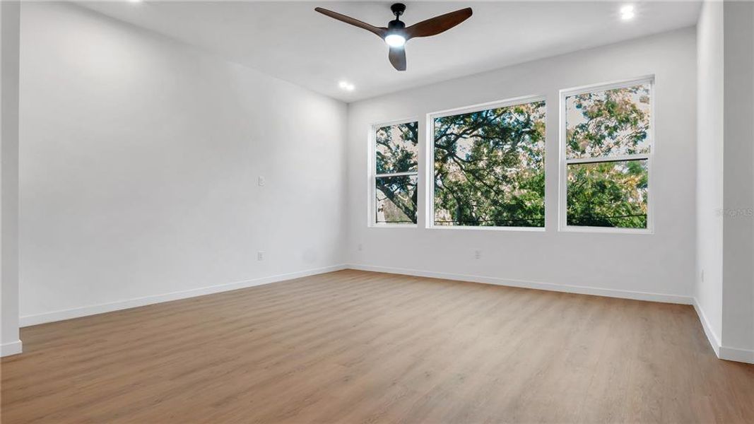 Spacious, unfurnished interior of a new home in , St. Petersburg (Image 49).