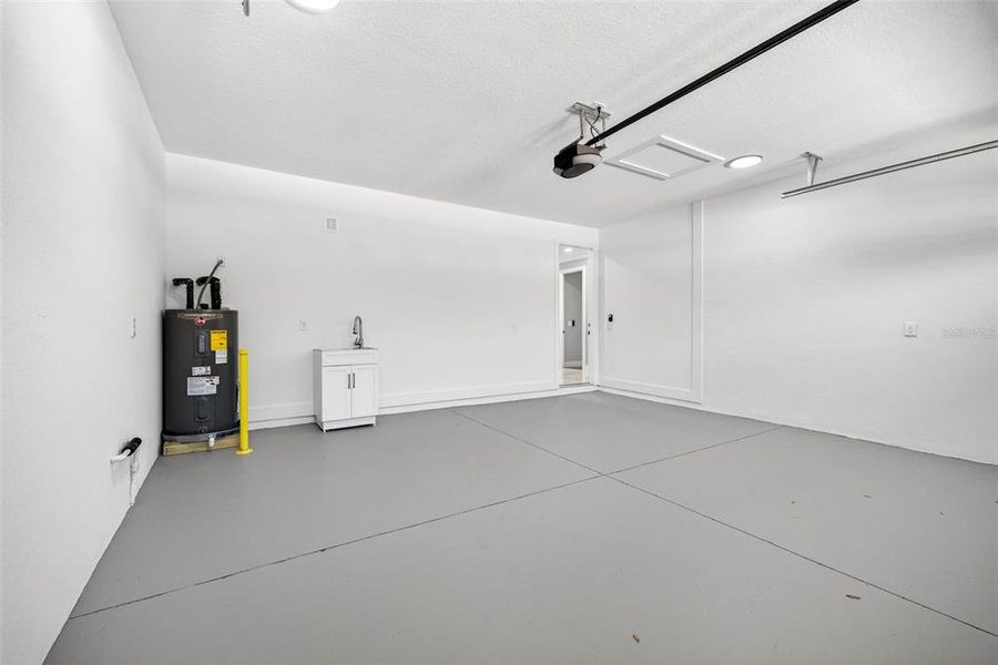 Spacious, unfurnished interior of a new home in , Masaryktown (Image 50).