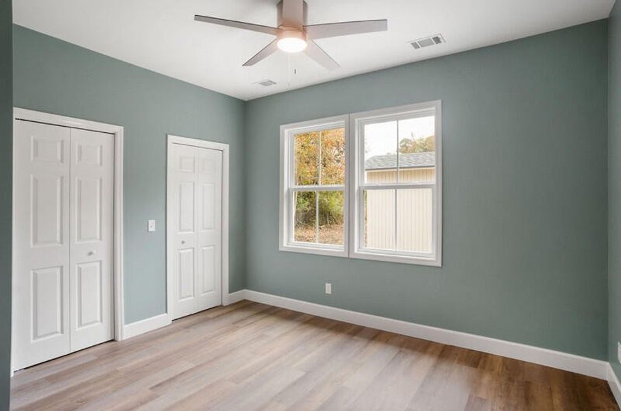 Spacious, unfurnished interior of a new home in , Seabrook (Image 13).
