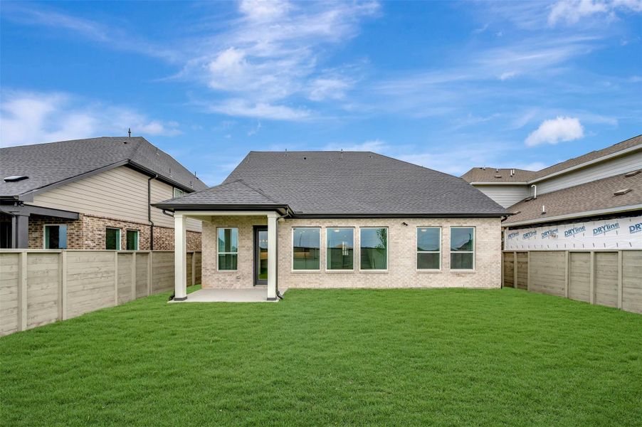 Exterior details and patio area of a home in , League City (Image 26).