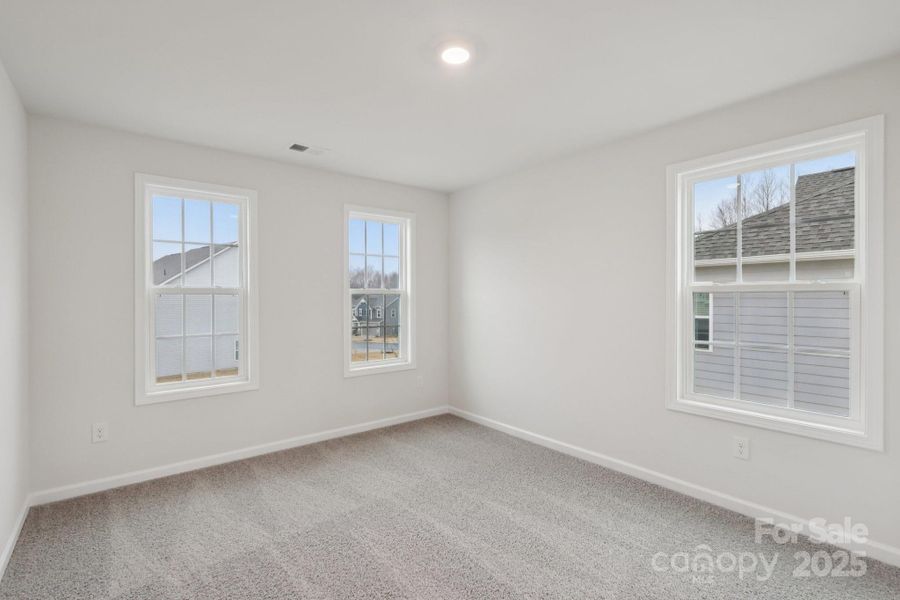 Spacious, unfurnished interior of a new home in Falls Cove, Troutman (Image 23).