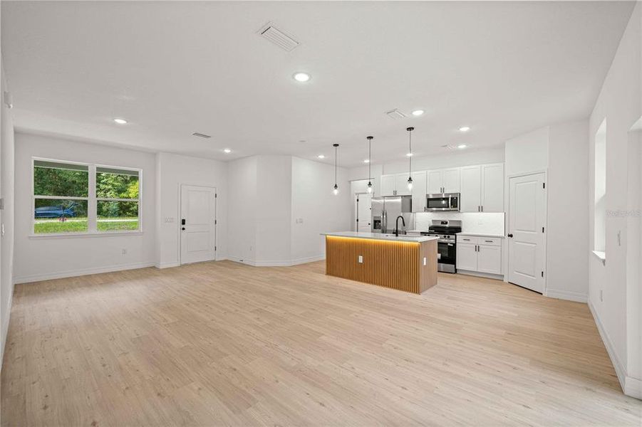 Spacious, unfurnished interior of a new home in , Citrus Springs (Image 19).