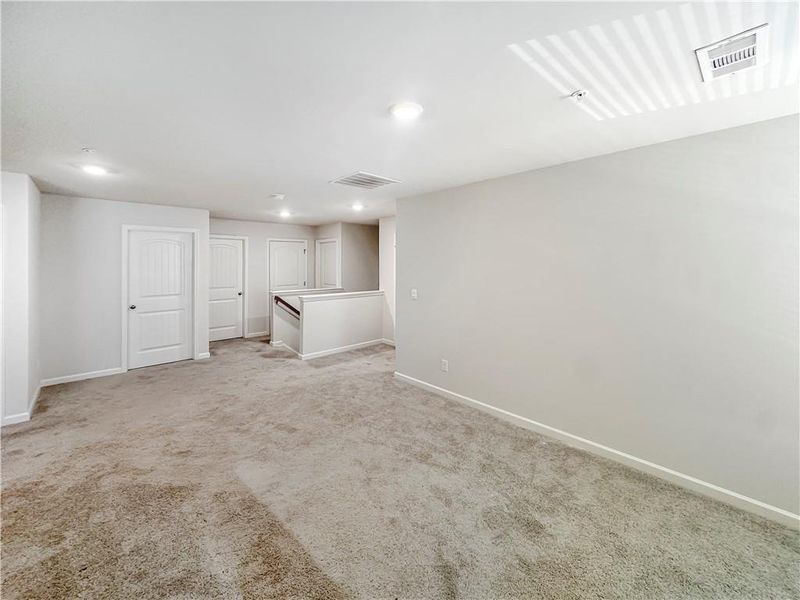 Spacious, unfurnished interior of a new home in Oakhurst Glen, Fairburn (Image 27).
