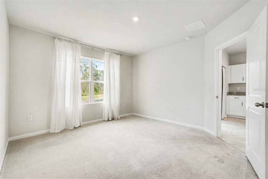 Spacious, unfurnished interior of a new home in , New Port Richey (Image 31).