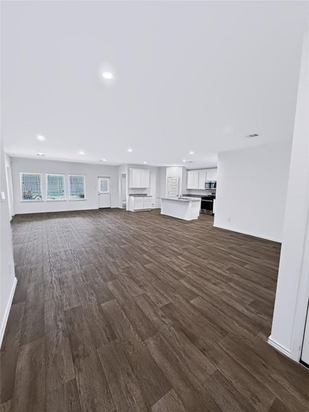 Spacious, unfurnished interior of a new home in Windstone on the Prairie, Richmond (Image 17).