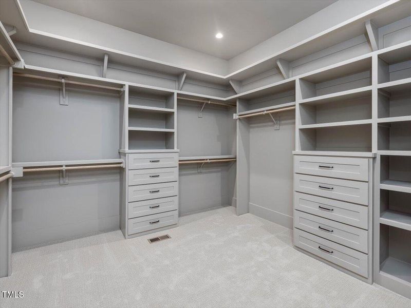 047-Walk in Closet 047-Walk in Closet