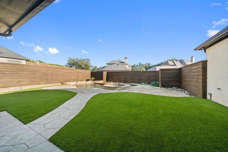 Imagine the fun you can have playing on this backyard with artificial turf. Perfect for kids and pets!