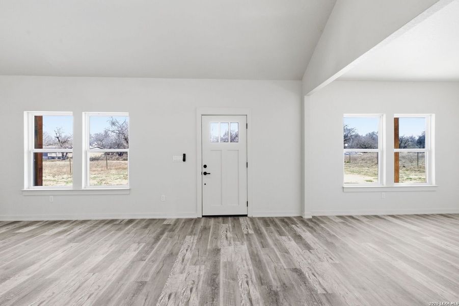 Spacious, unfurnished interior of a new home in , Floresville (Image 17).