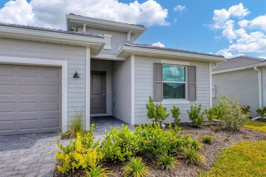 Exterior details and patio area of a home in , Port Charlotte (Image 23).