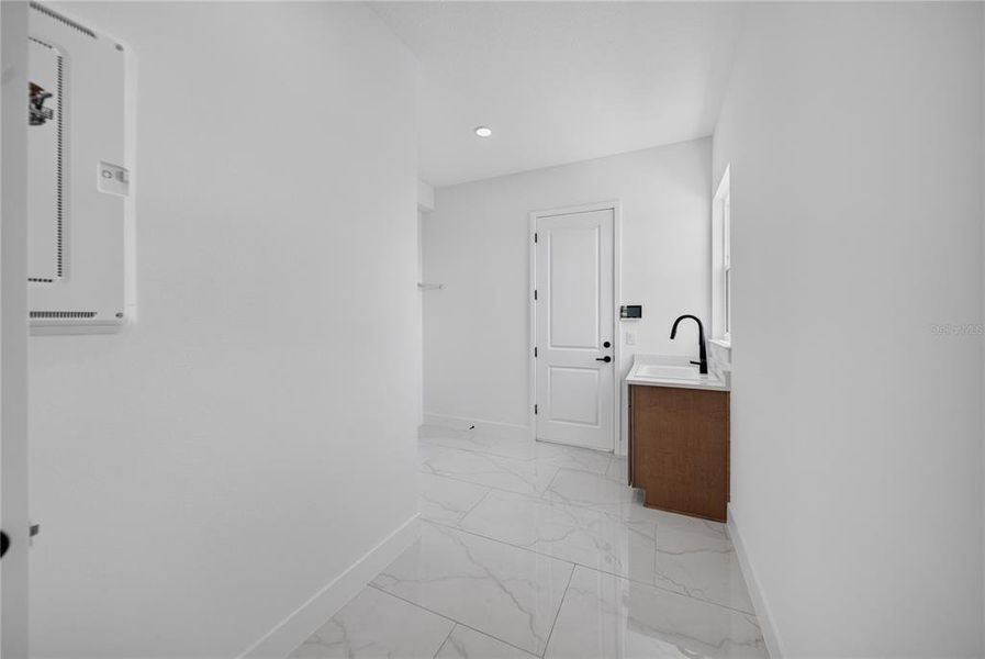 Spacious, unfurnished interior of a new home in Gracewater at Sarasota, Sarasota (Image 26).
