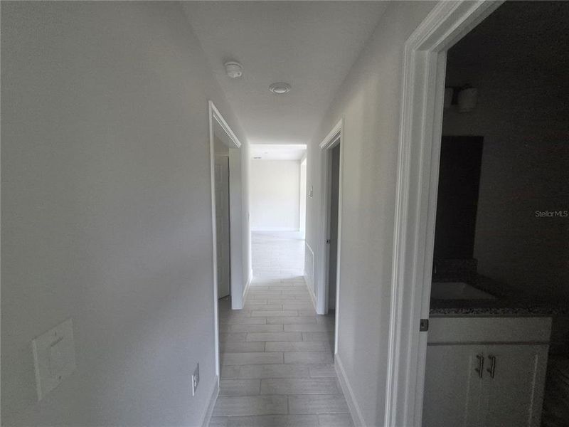 Spacious, unfurnished interior of a new home in Hill Country Estates, Dade City (Image 29).