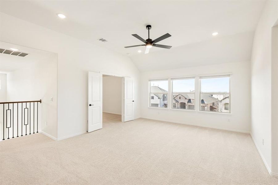 Spacious, unfurnished interior of a new home in Willow Wood, McKinney (Image 32).