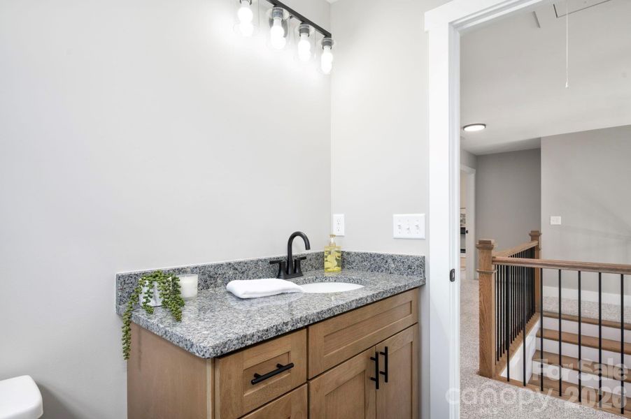 Shared Full Upstairs Bathroom