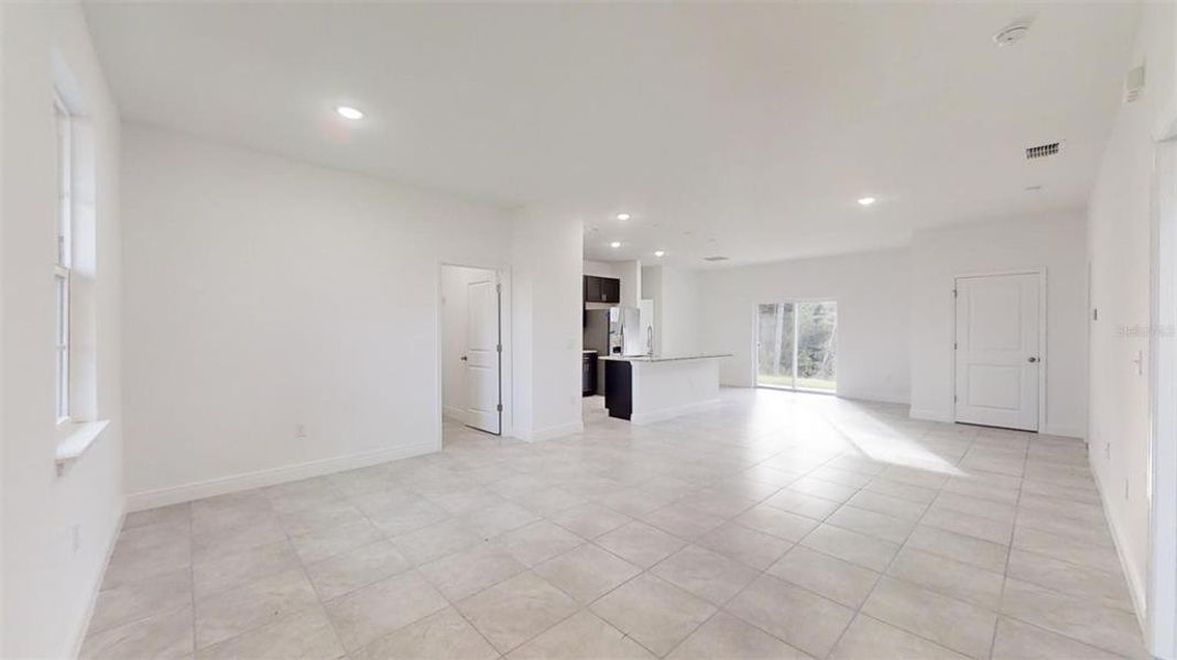 Spacious, unfurnished interior of a new home in , Dunnellon (Image 13).