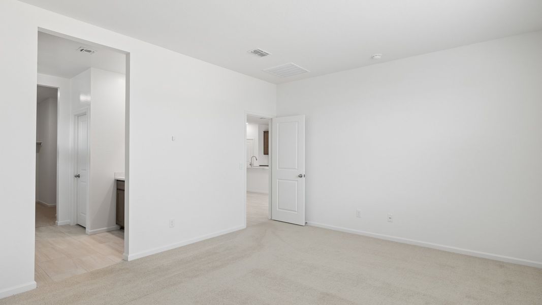 Spacious, unfurnished interior of a new home in Copper Falls, Buckeye (Image 26).