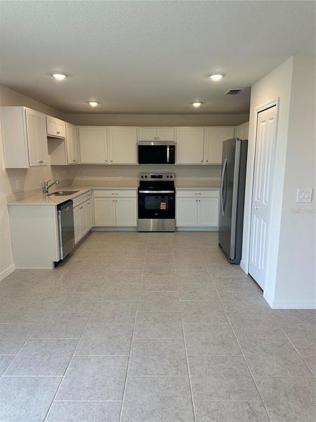 Spacious, unfurnished interior of a new home in Woodland Ranch Estates, Dundee (Image 5). Spacious, unfurnished interior of a new home in Woodland Ranch Estates, Dundee (Image 5).