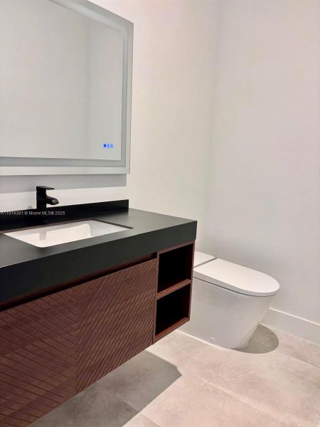 Close-up of interior finishes inside a home in , Deerfield Beach (Image 9).