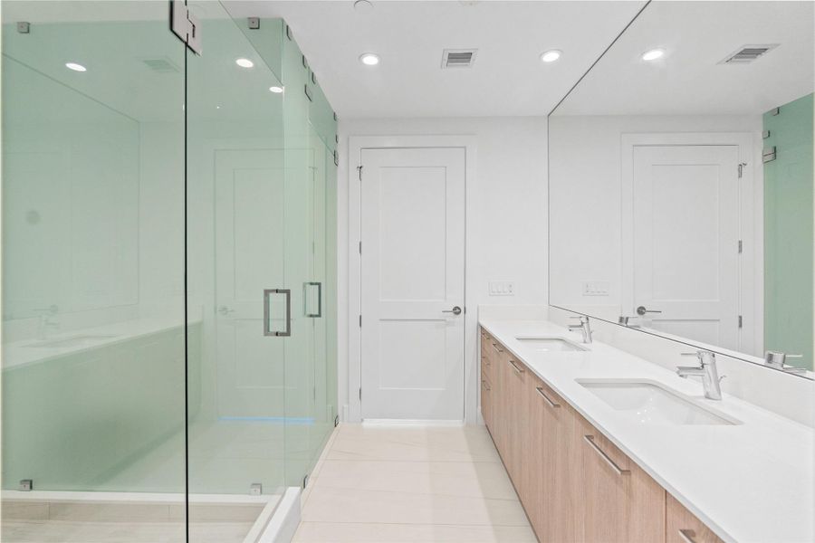 Furnished interior view inside a new home in , Fort Lauderdale (Image 10).